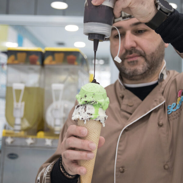 Diego helado con chocolate